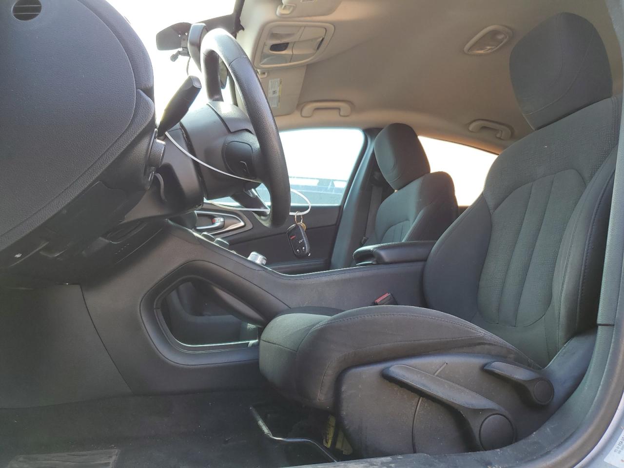 2016 Chrysler 200 - Image 7