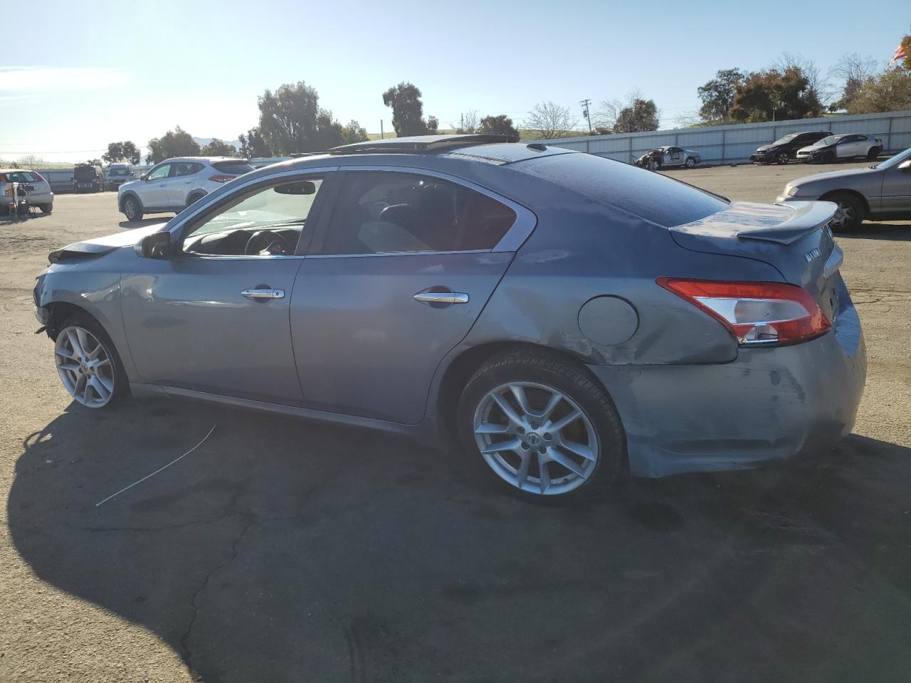 2010 Nissan Maxima - Image 2