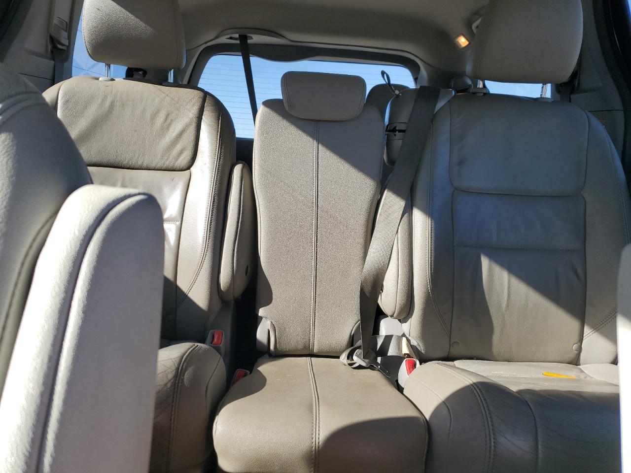 2015 Toyota Sienna - Image 10