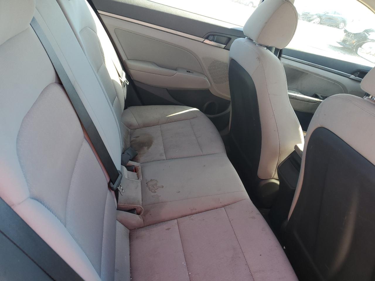 2017 Hyundai Elantra - Image 11