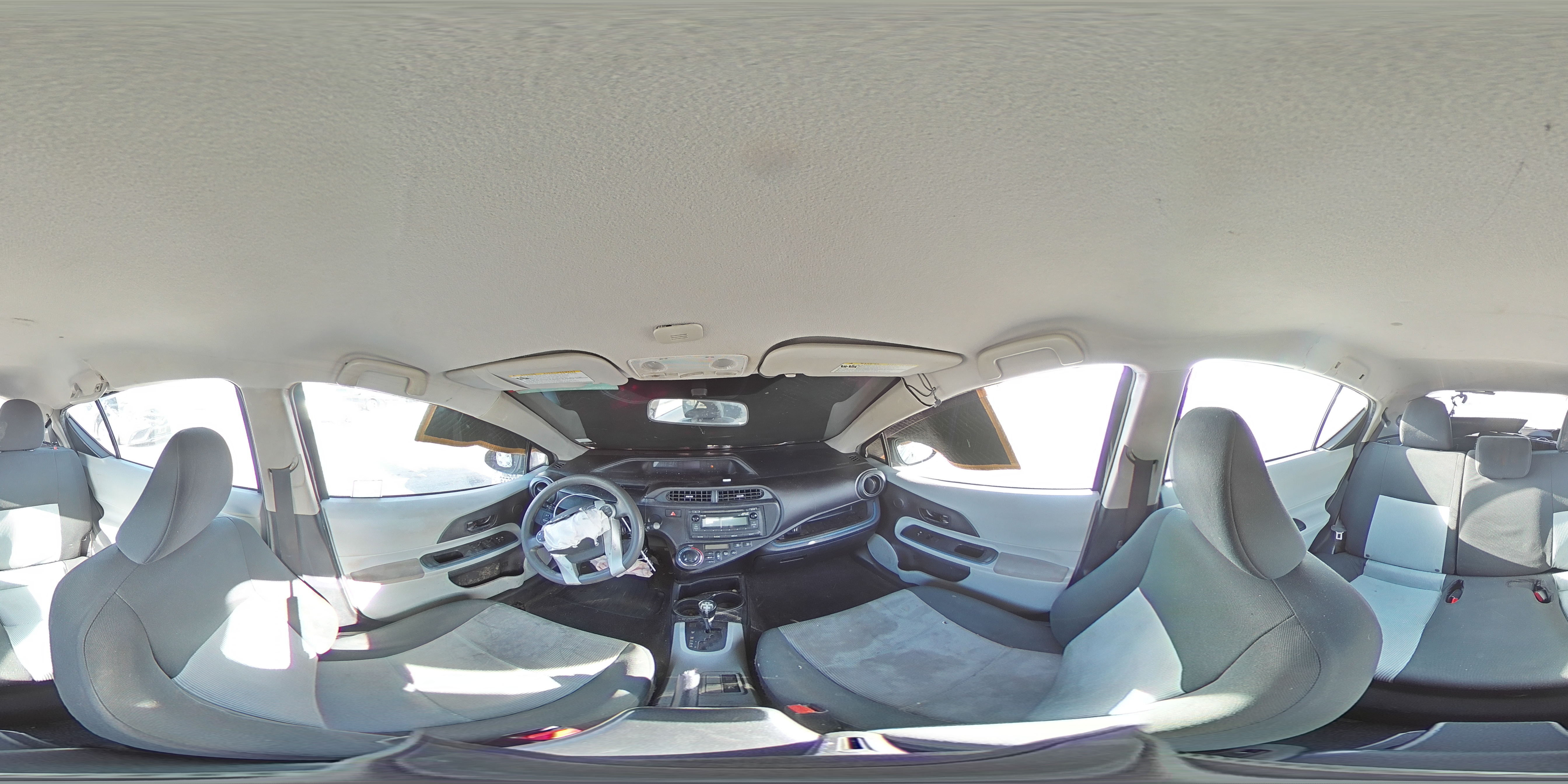 2013 Toyota Prius - Image 13