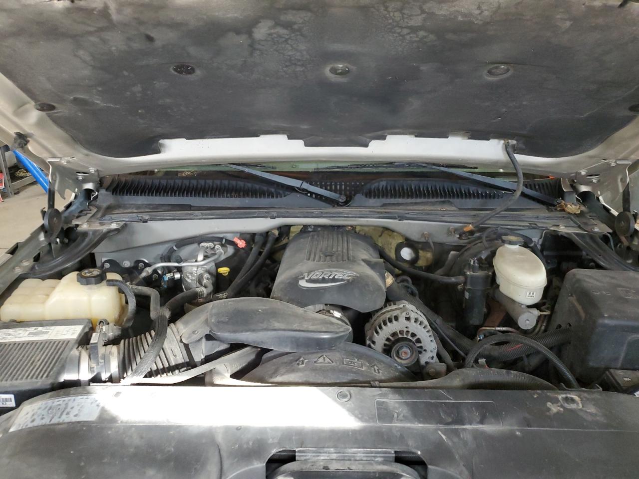 2003 Chevrolet Silverado - Image 11