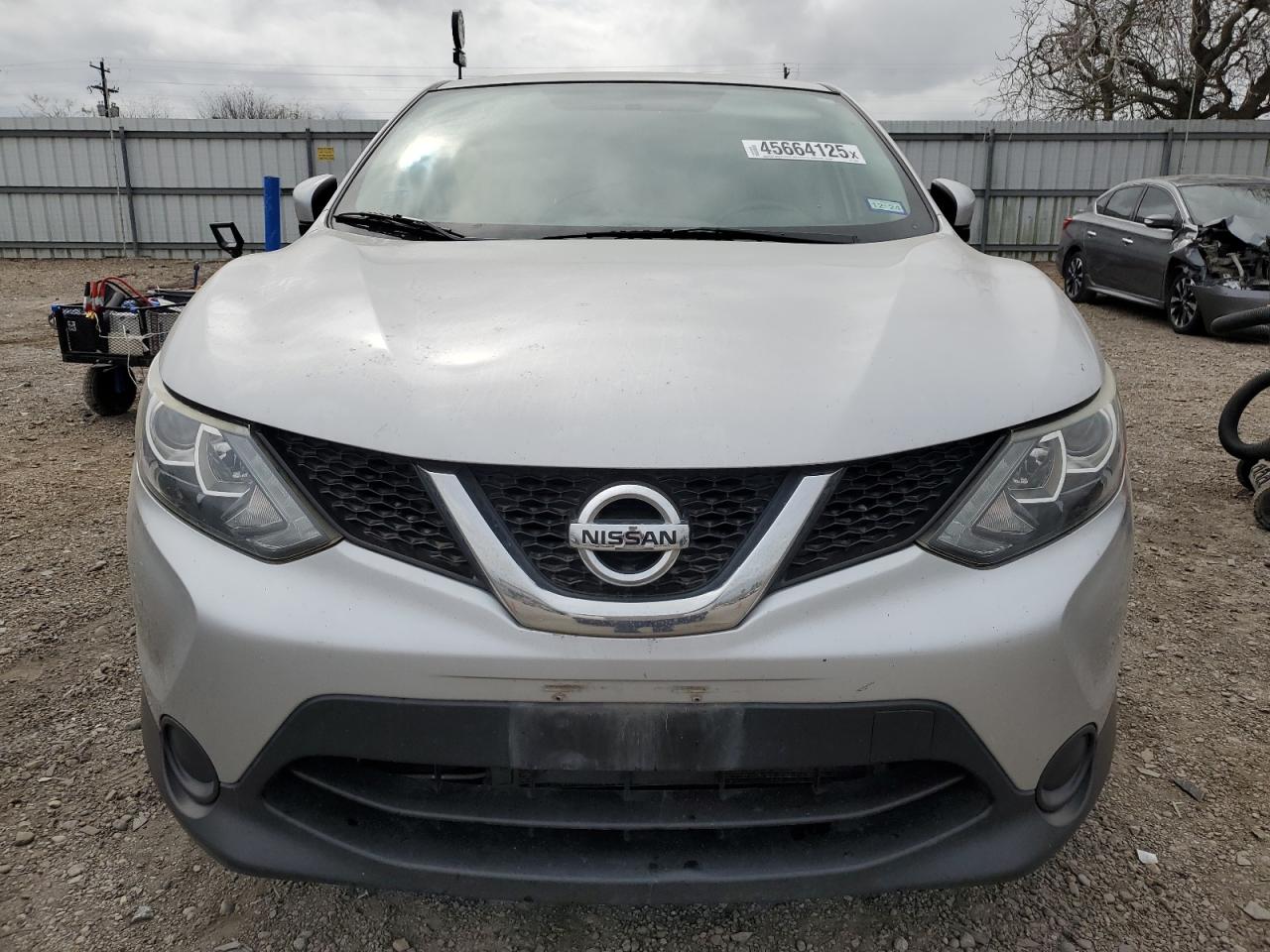 2017 Nissan Rogue - Image 5