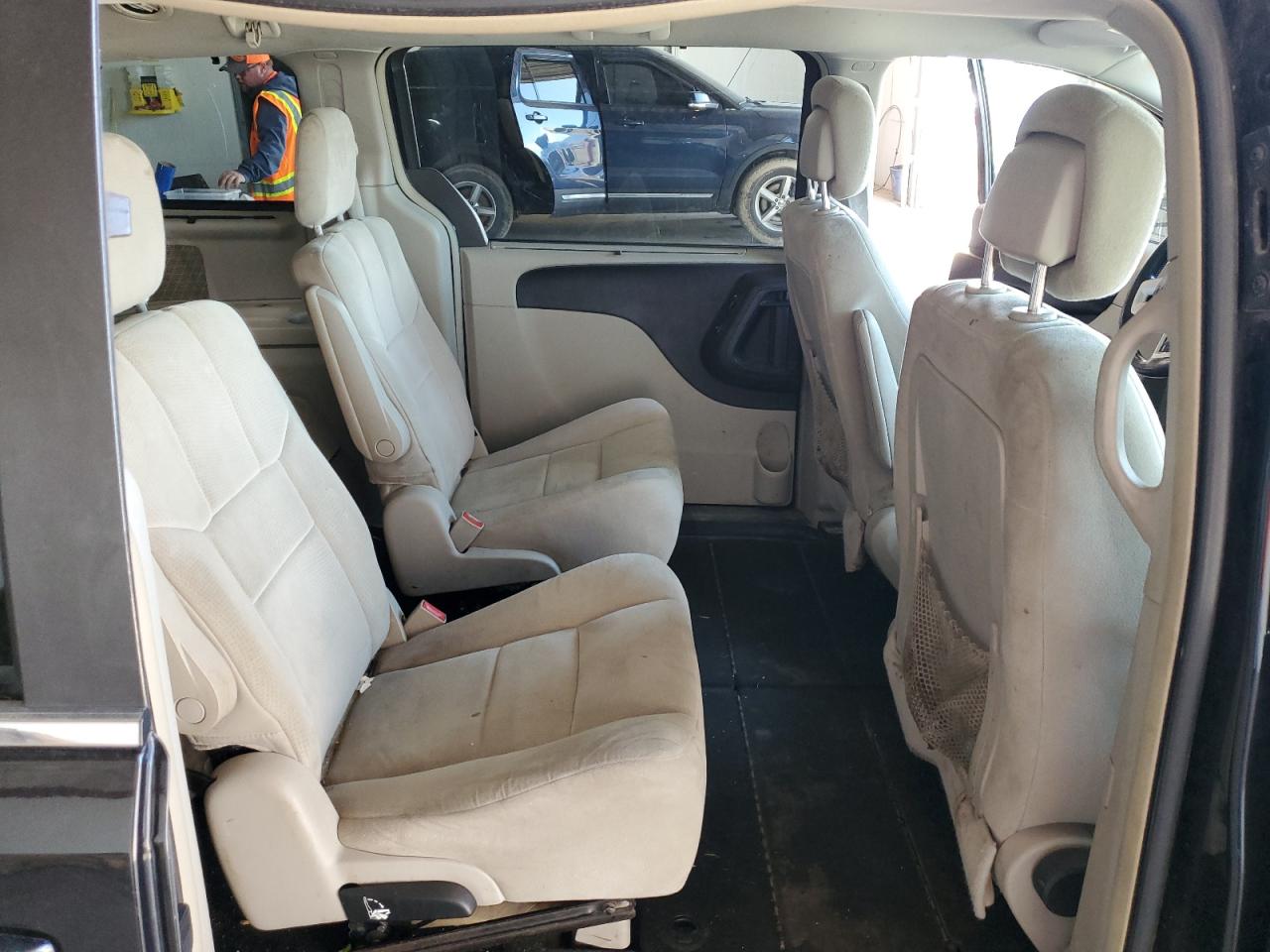 2012 Dodge Caravan - Image 11