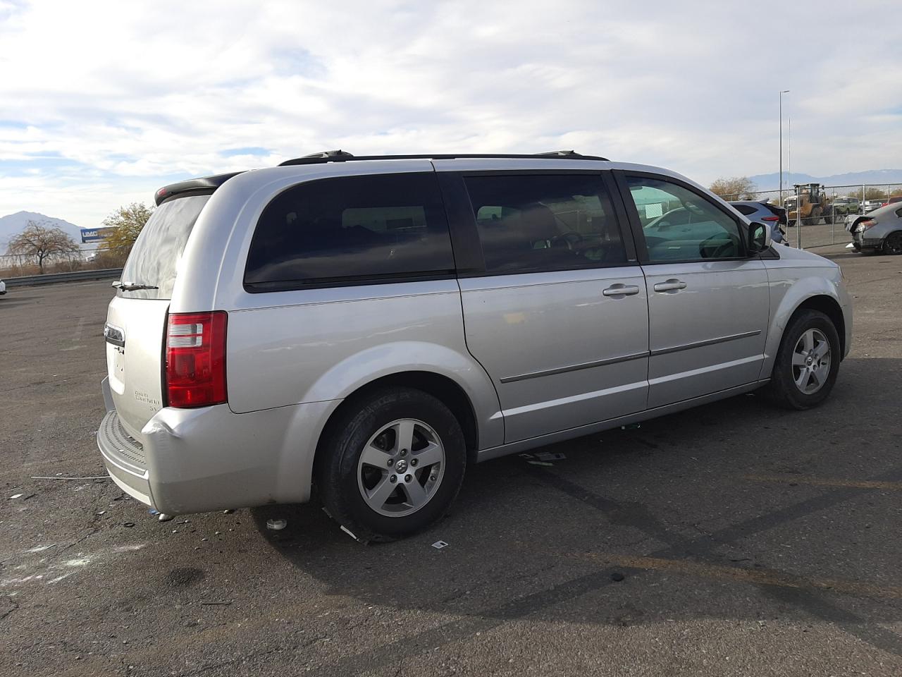 2010 Dodge Caravan - Image 3