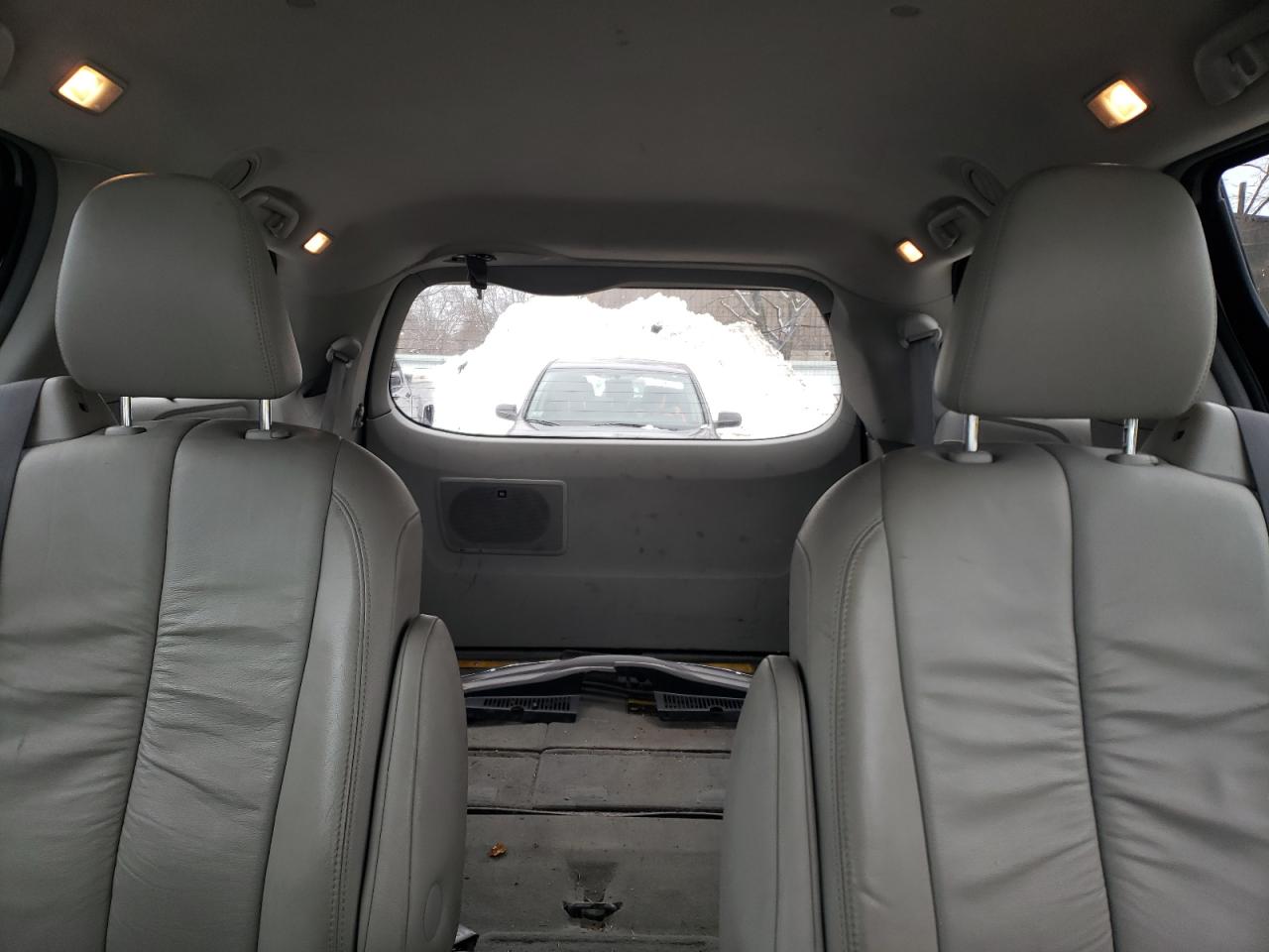 2011 Toyota Sienna - Image 10