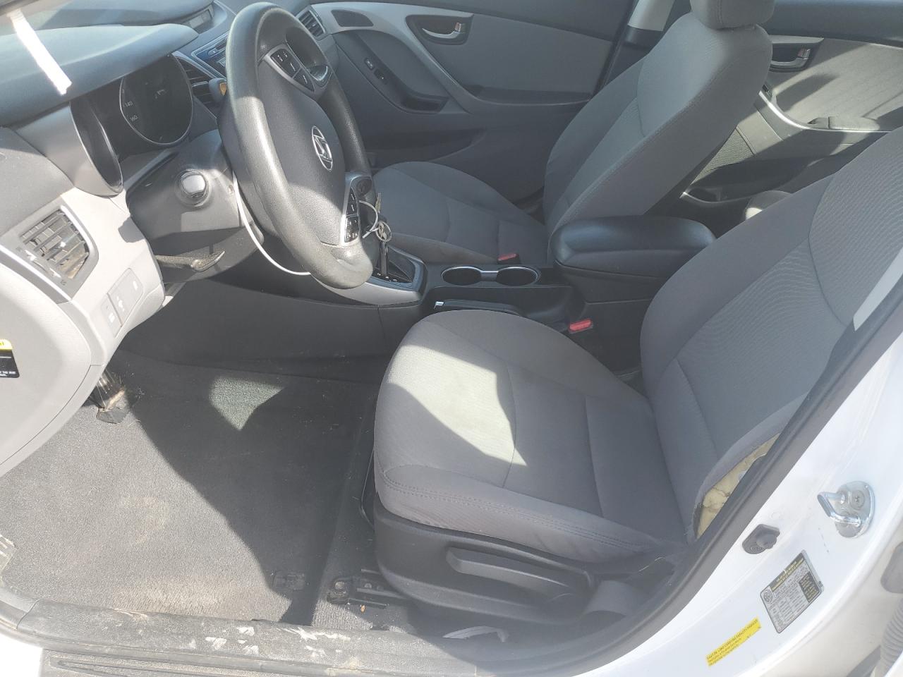 2016 Hyundai Elantra - Image 7