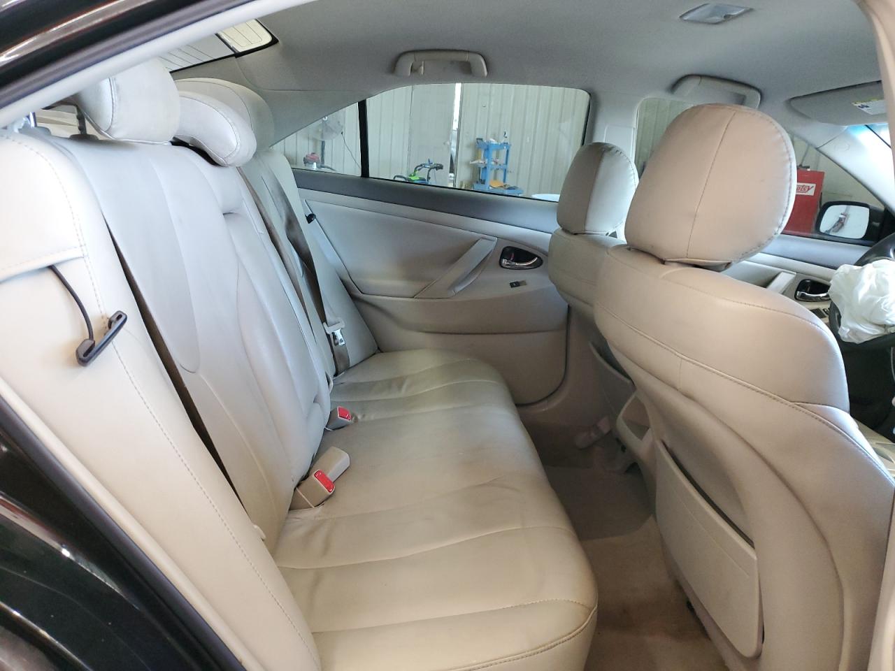 2011 Toyota Camry - Image 10