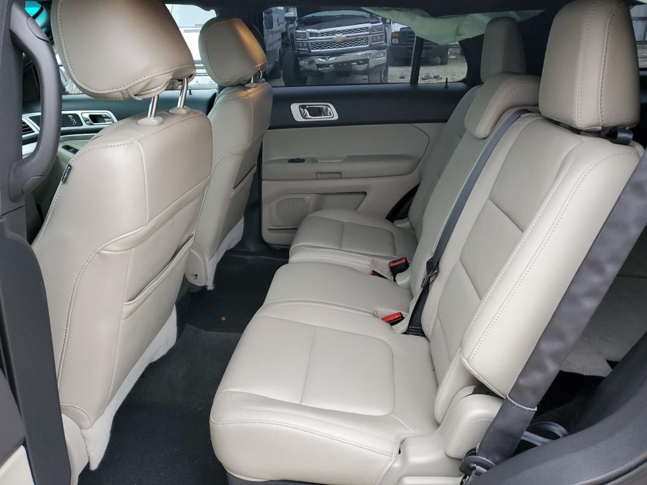 2015 Ford Explorer - Image 11