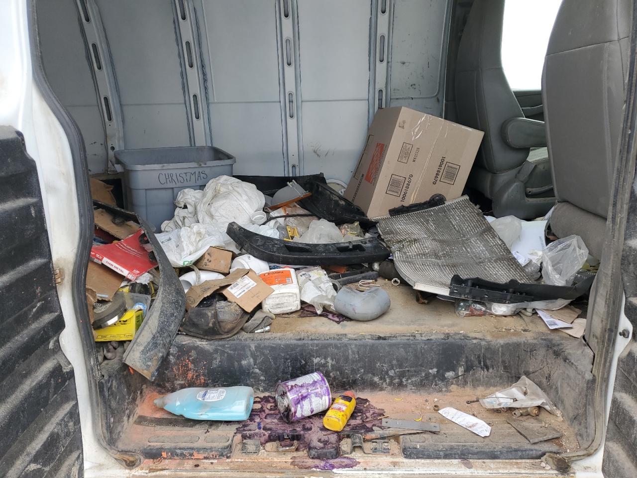 2018 Chevrolet Express - Image 12