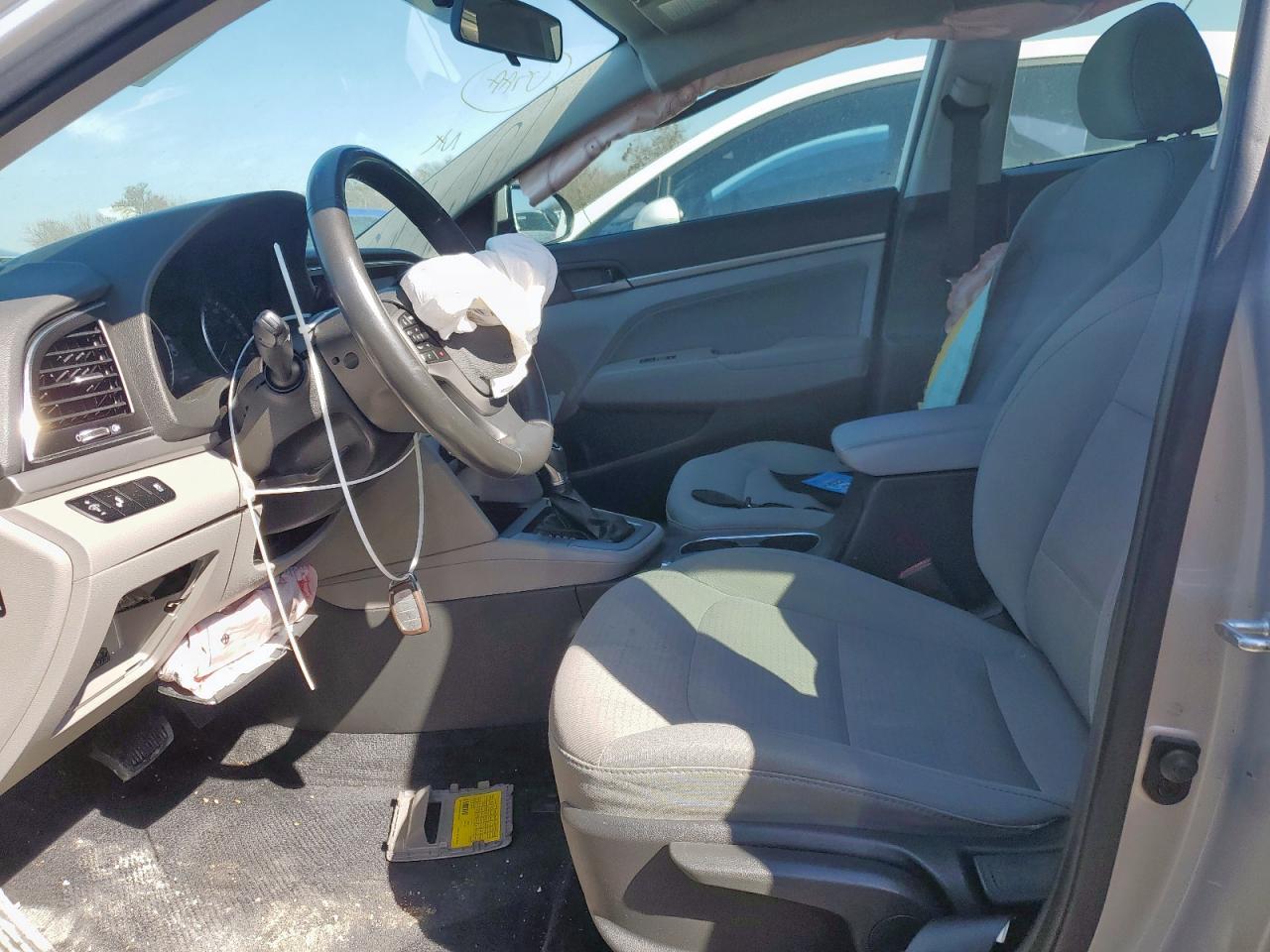 2017 Hyundai Elantra - Image 7