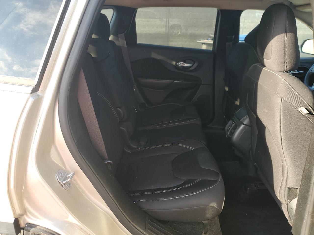 2015 Jeep Grand Cherokee - Image 11