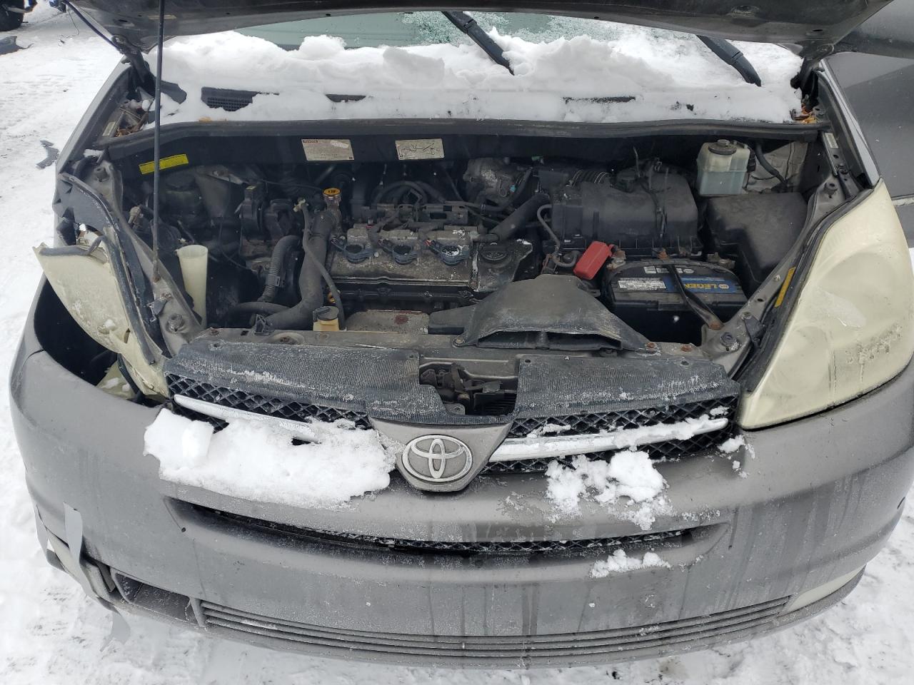 2004 Toyota Sienna - Image 12