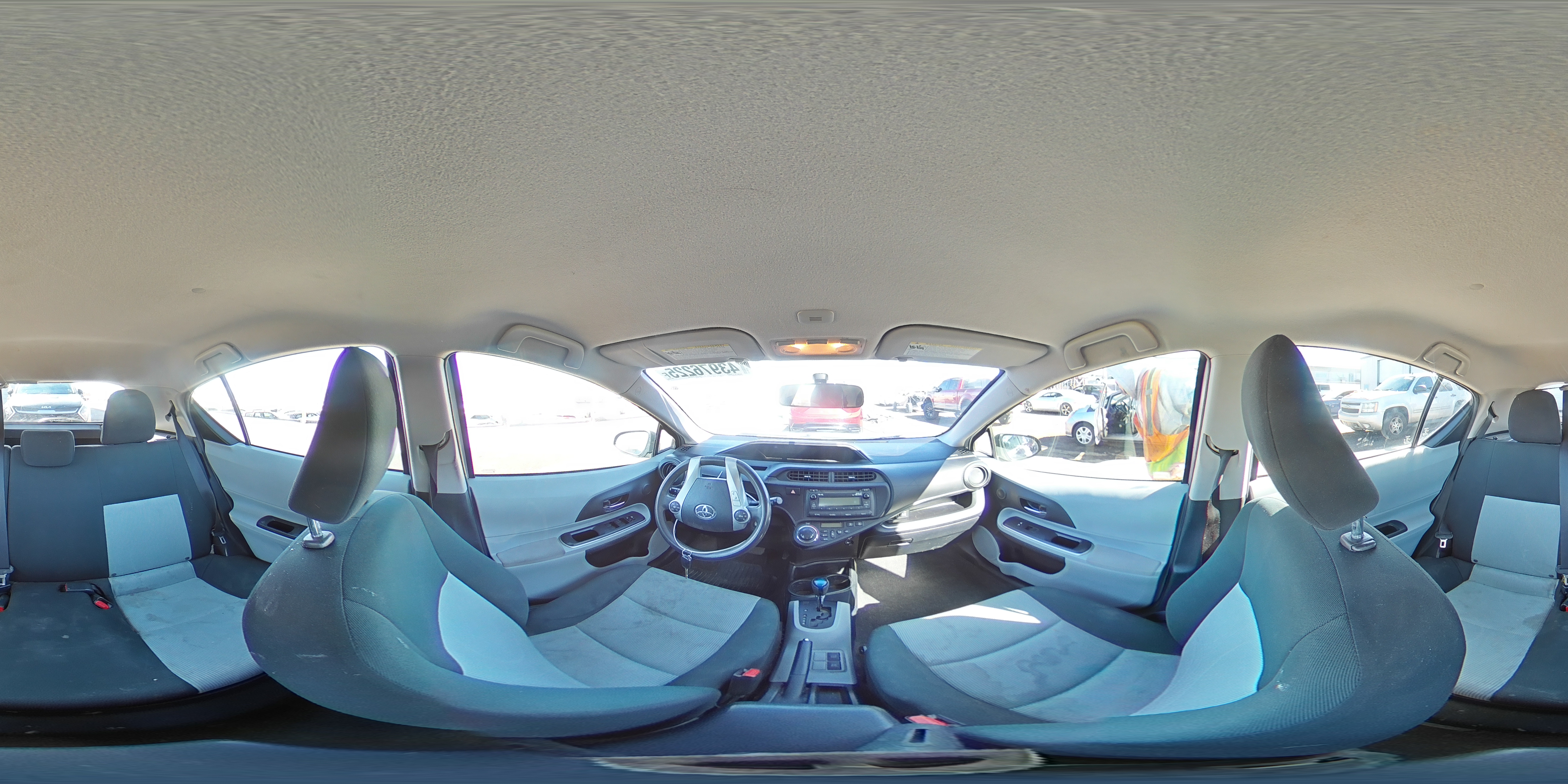 2014 Toyota Prius - Image 15
