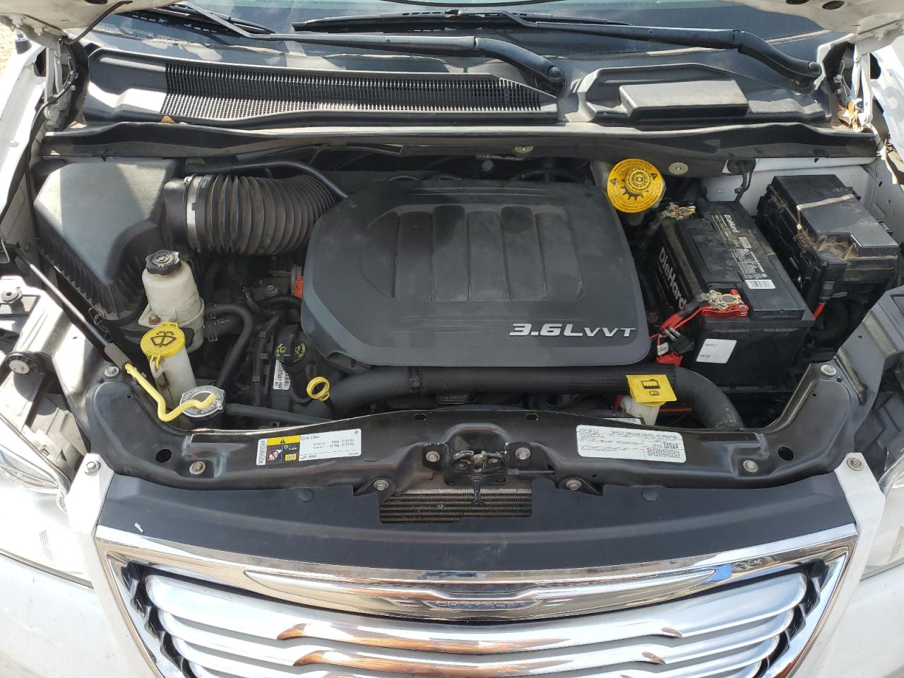 2016 Chrysler Town & Country - Image 12