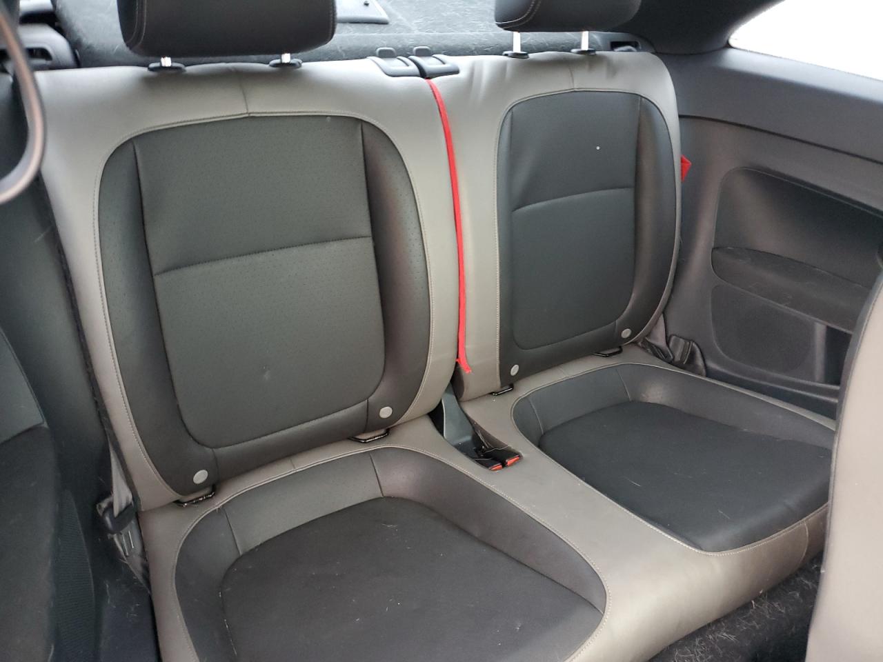 2015 Volkswagen Beetle - Image 10