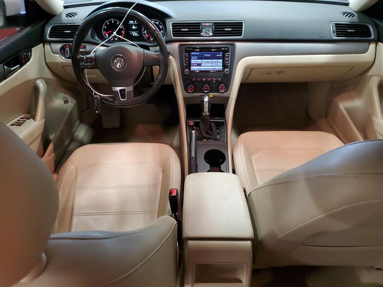 2015 Volkswagen Passat - Image 8