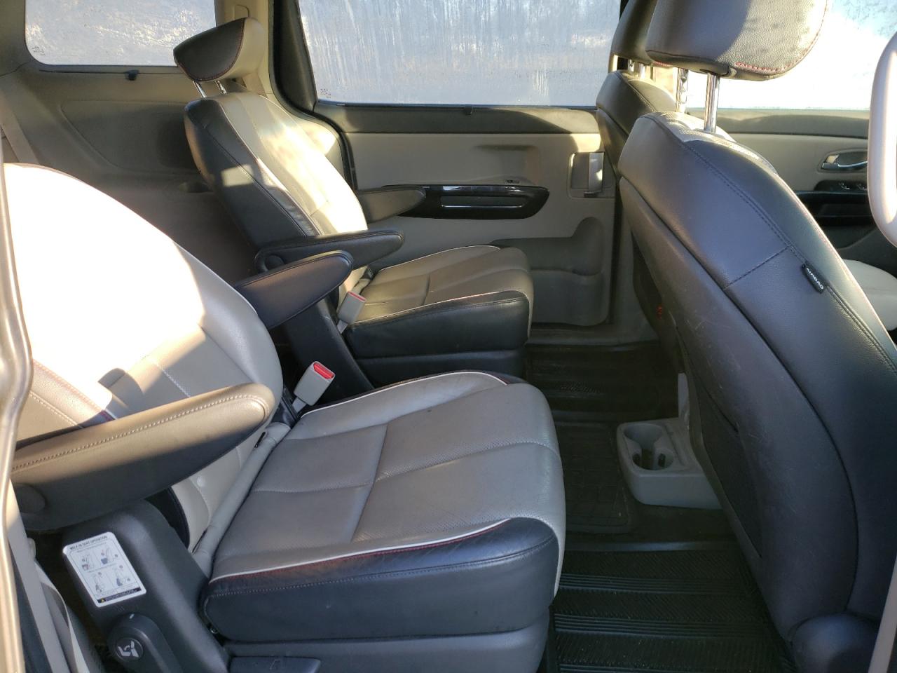 2015 Kia Sedona - Image 11