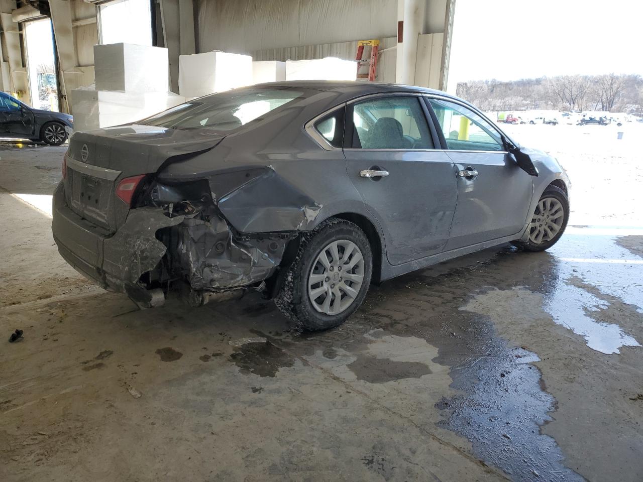 2017 Nissan Altima - Image 3