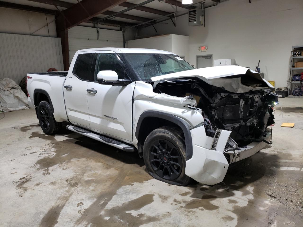 VIN: 5TFJA5DA1NX015655 2022 TOYOTA TUNDRA