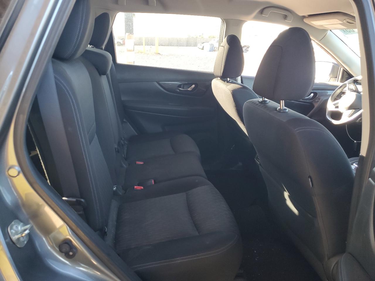 2018 Nissan Rogue - Image 10
