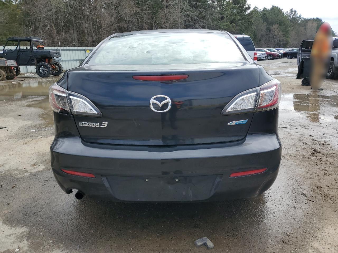 2013 Mazda 3 - Image 6