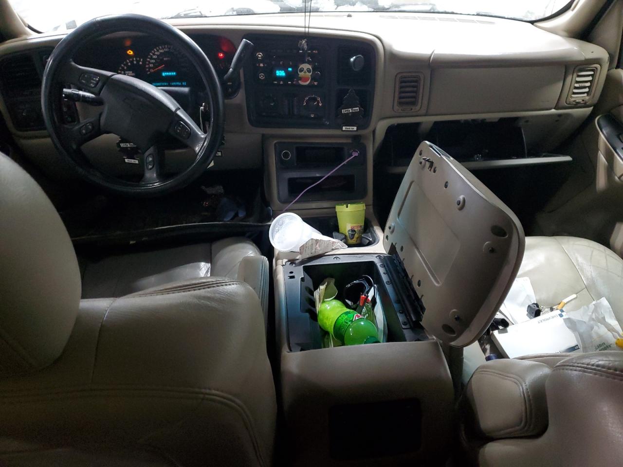 2003 Chevrolet Suburban - Image 8