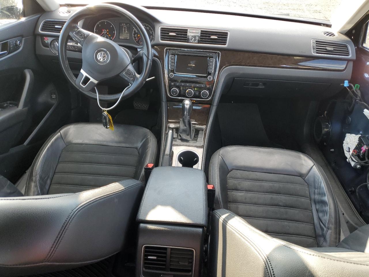 2014 Volkswagen Passat - Image 8