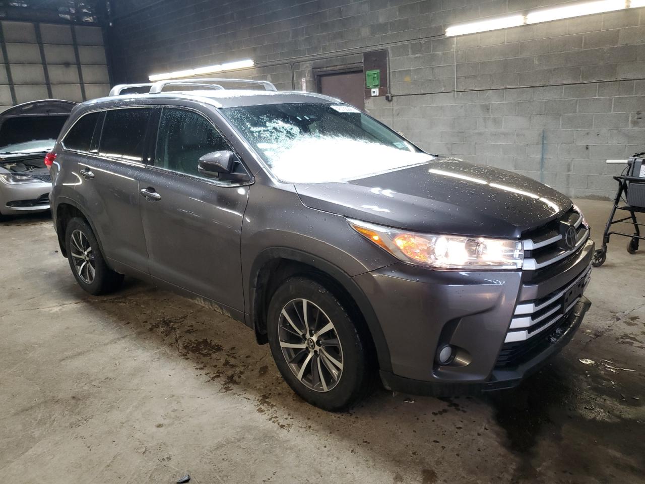 2017 Toyota Highlander - Image 4