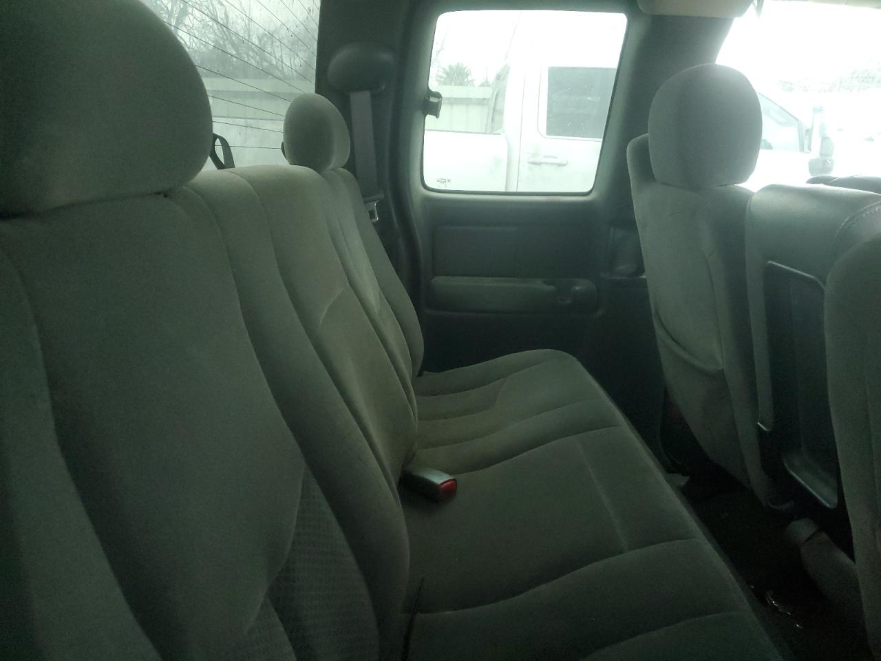 2004 Chevrolet Silverado - Image 10