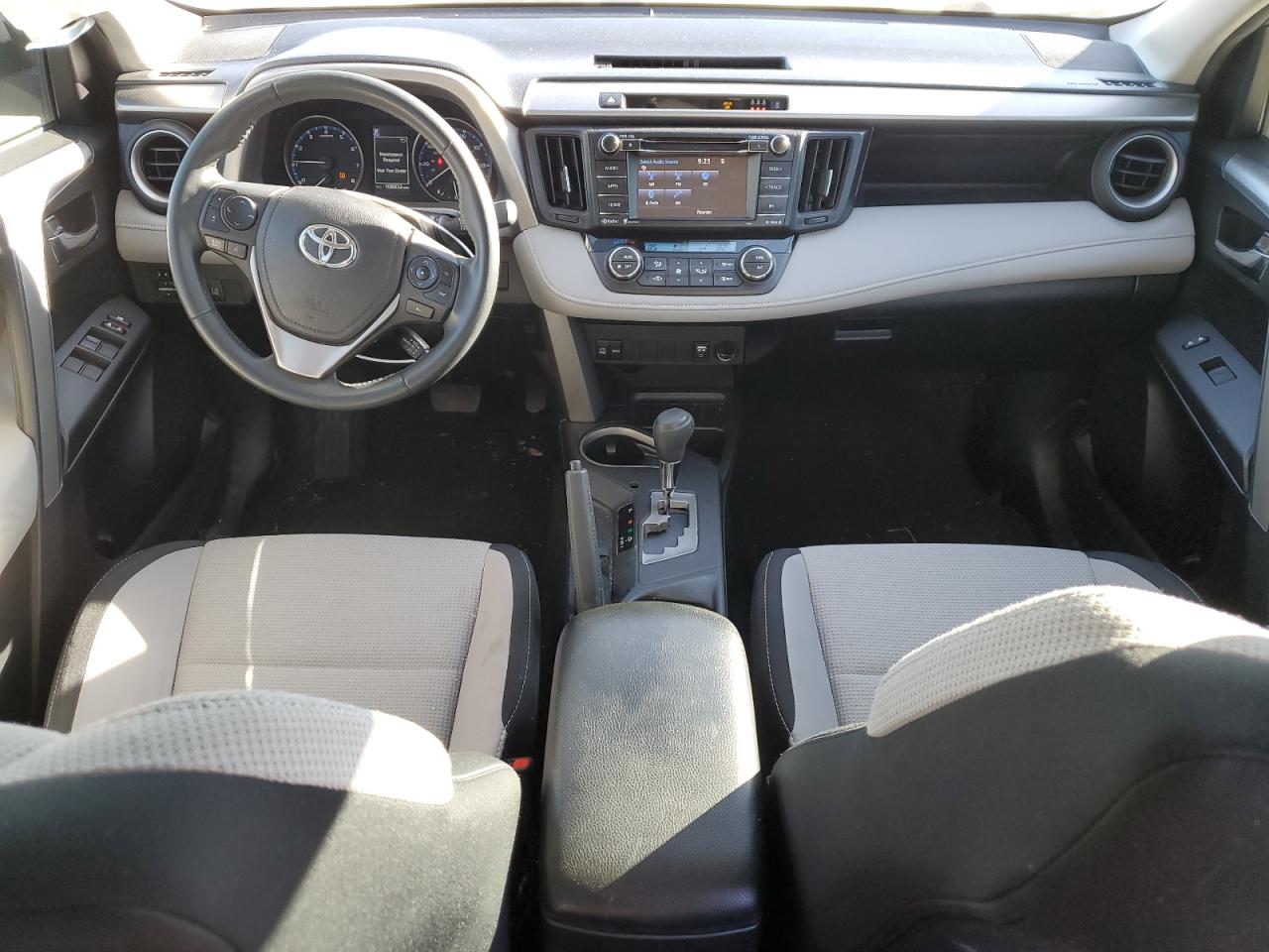 2017 Toyota RAV 4 - Image 8