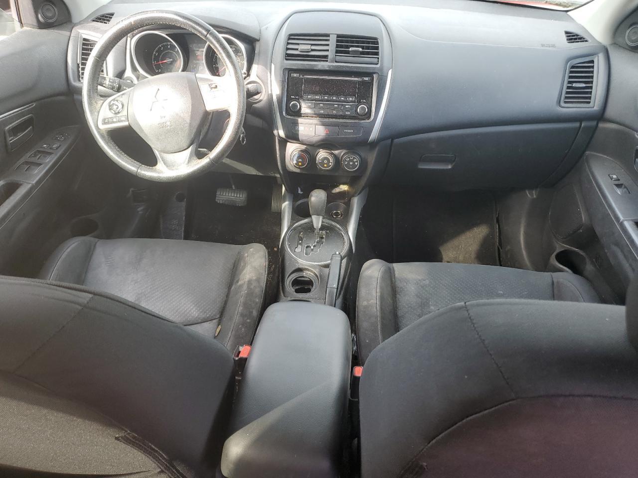 2014 Mitsubishi Outlander - Image 8