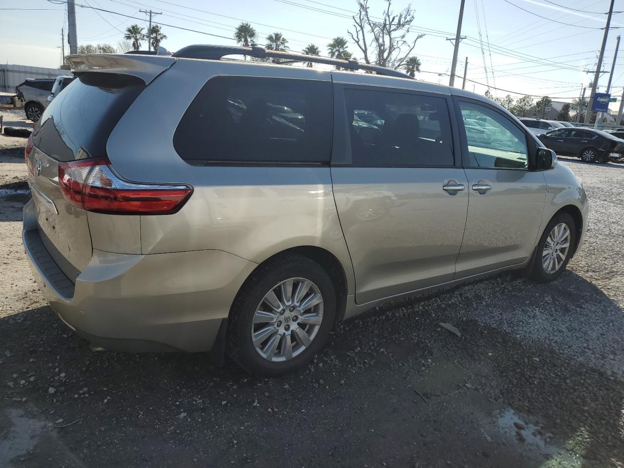 2017 Toyota Sienna - Image 3