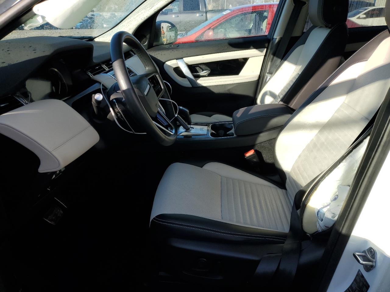 2023 Land Rover Discovery - Image 7