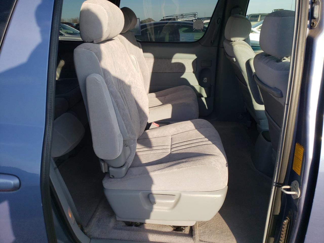 2000 Toyota Sienna - Image 11