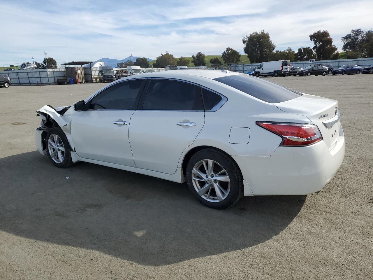 2015 Nissan Altima - Image 2