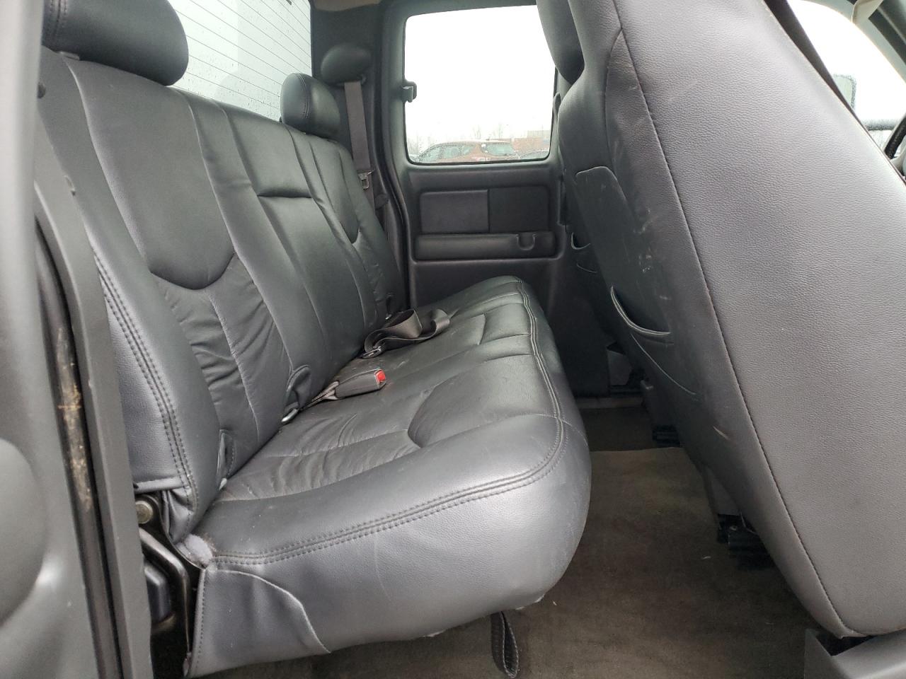 2005 Chevrolet Silverado - Image 11