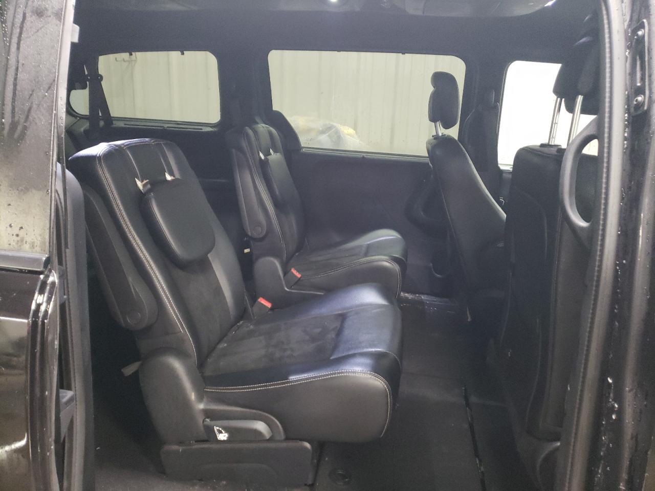 2017 Dodge Caravan - Image 11