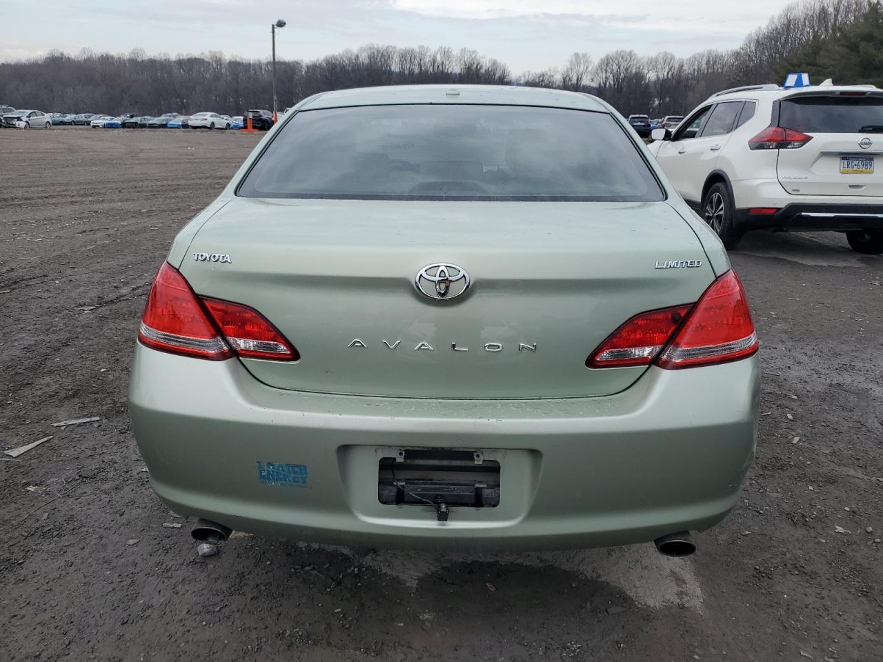 2010 Toyota Avalon - Image 6