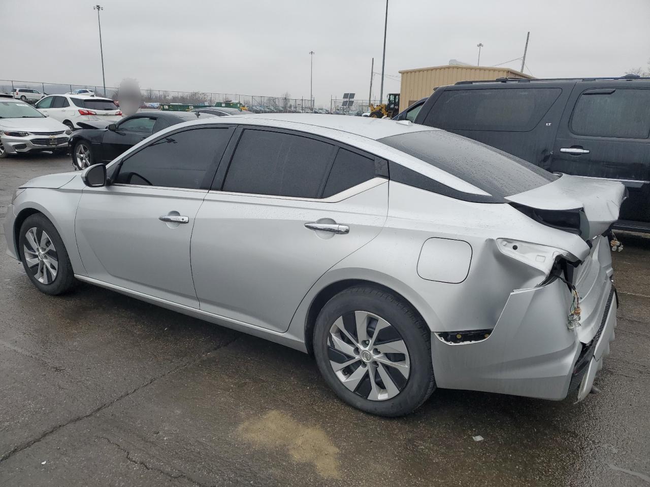 2020 Nissan Altima - Image 2
