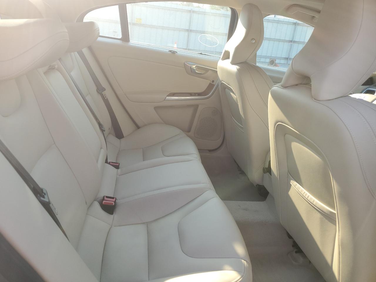 2016 Volvo S60 - Image 10