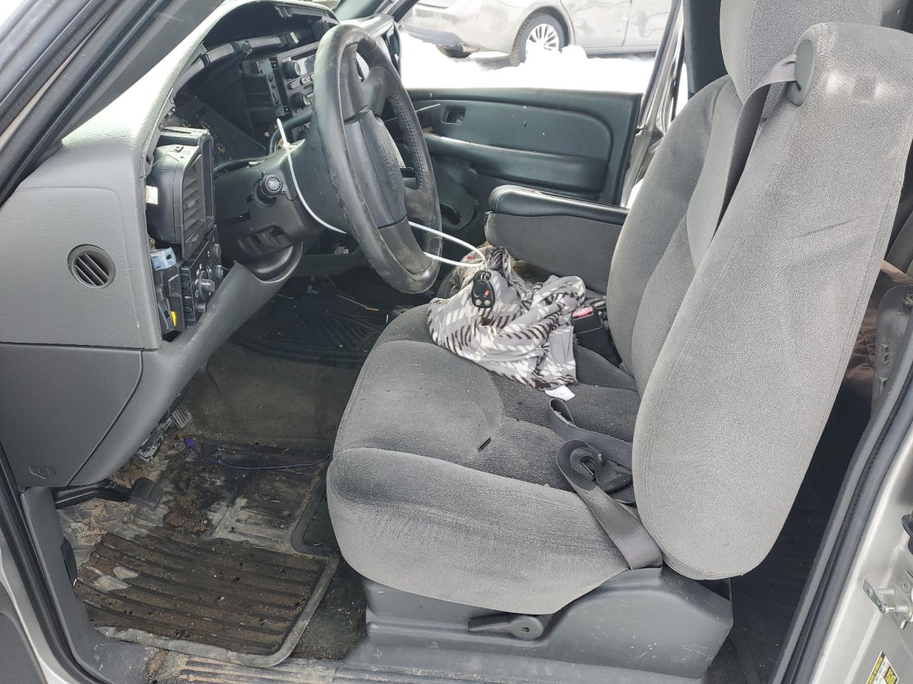2004 GMC Sierra - Image 7