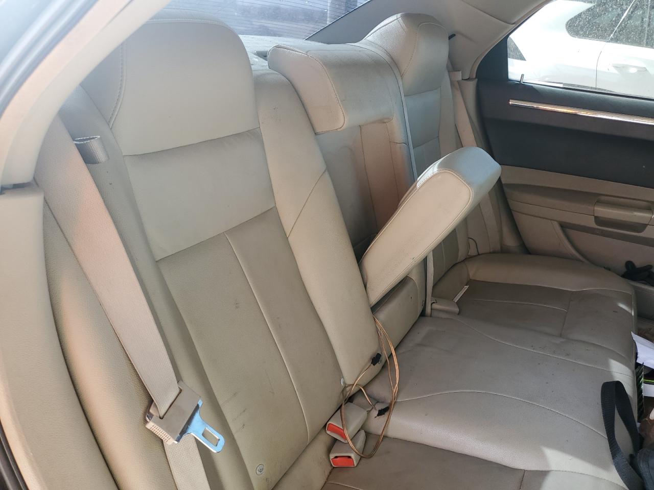 2005 Chrysler 300 - Image 10