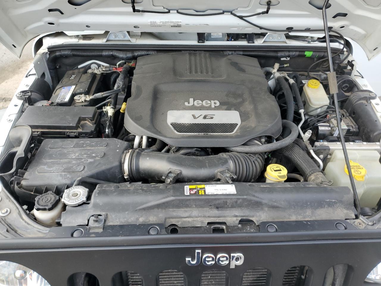 2016 Jeep Wrangler - Image 12