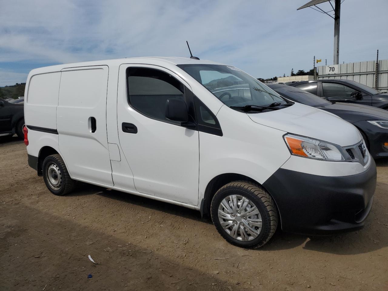 2014 Nissan NV - Image 4