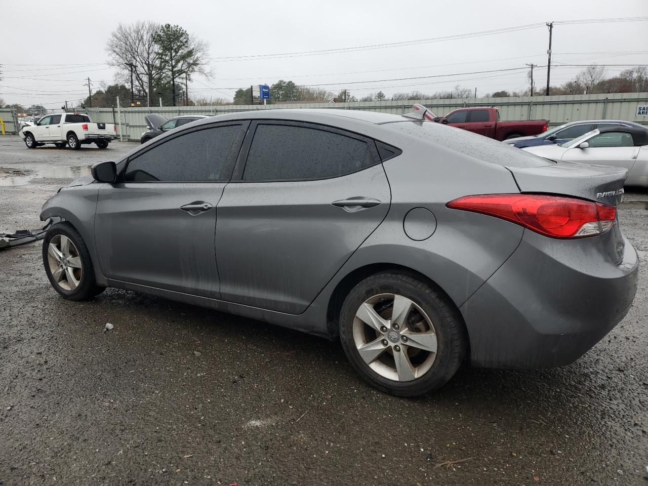 2013 Hyundai Elantra - Image 2