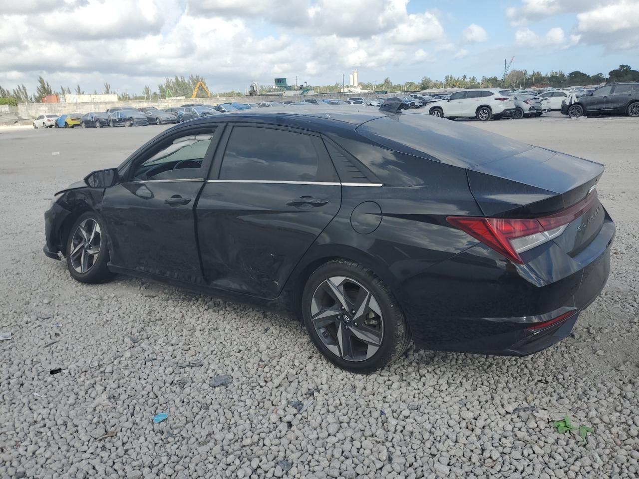 2022 Hyundai Elantra - Image 2