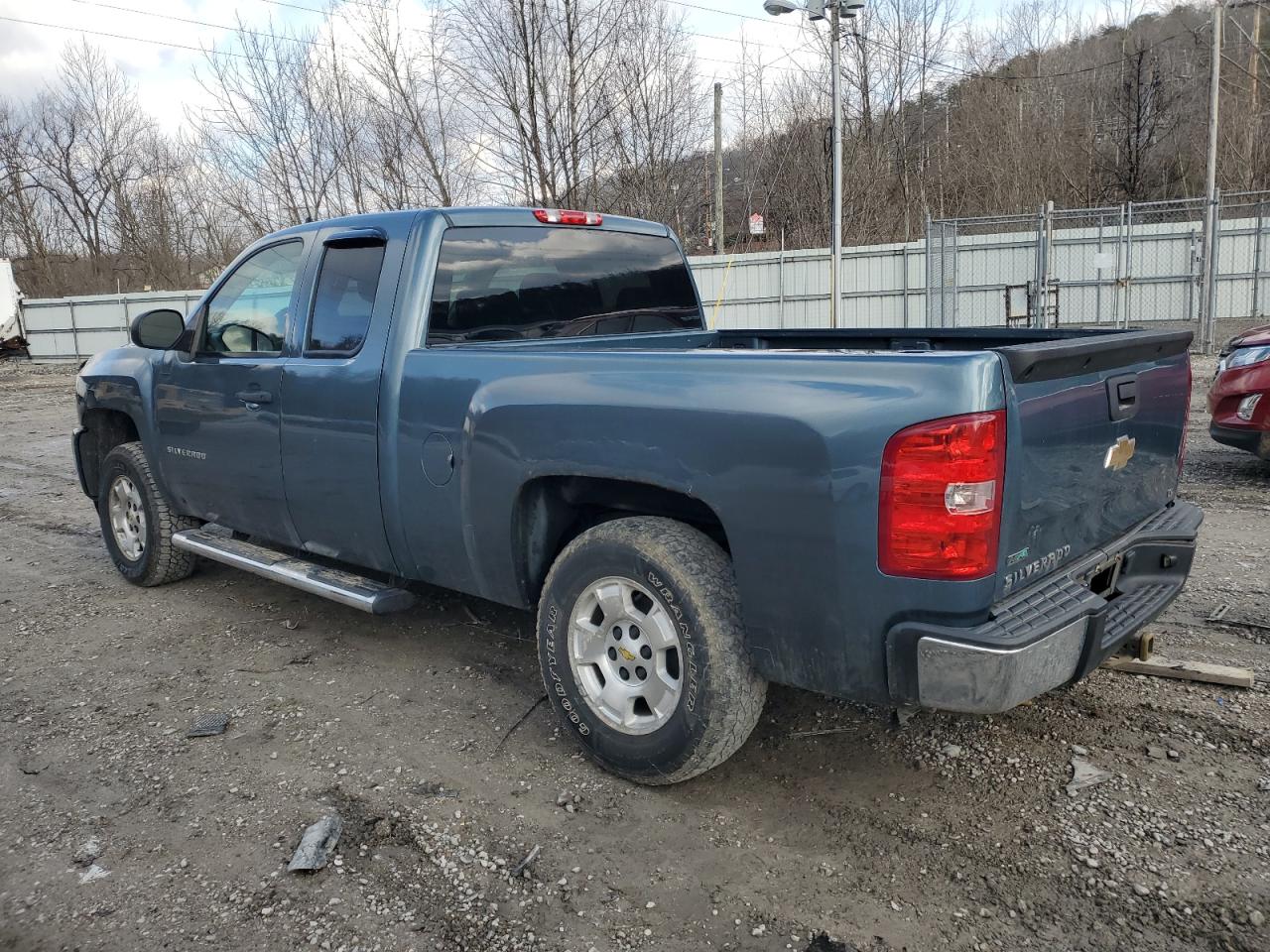 2011 Chevrolet Silverado - Image 2