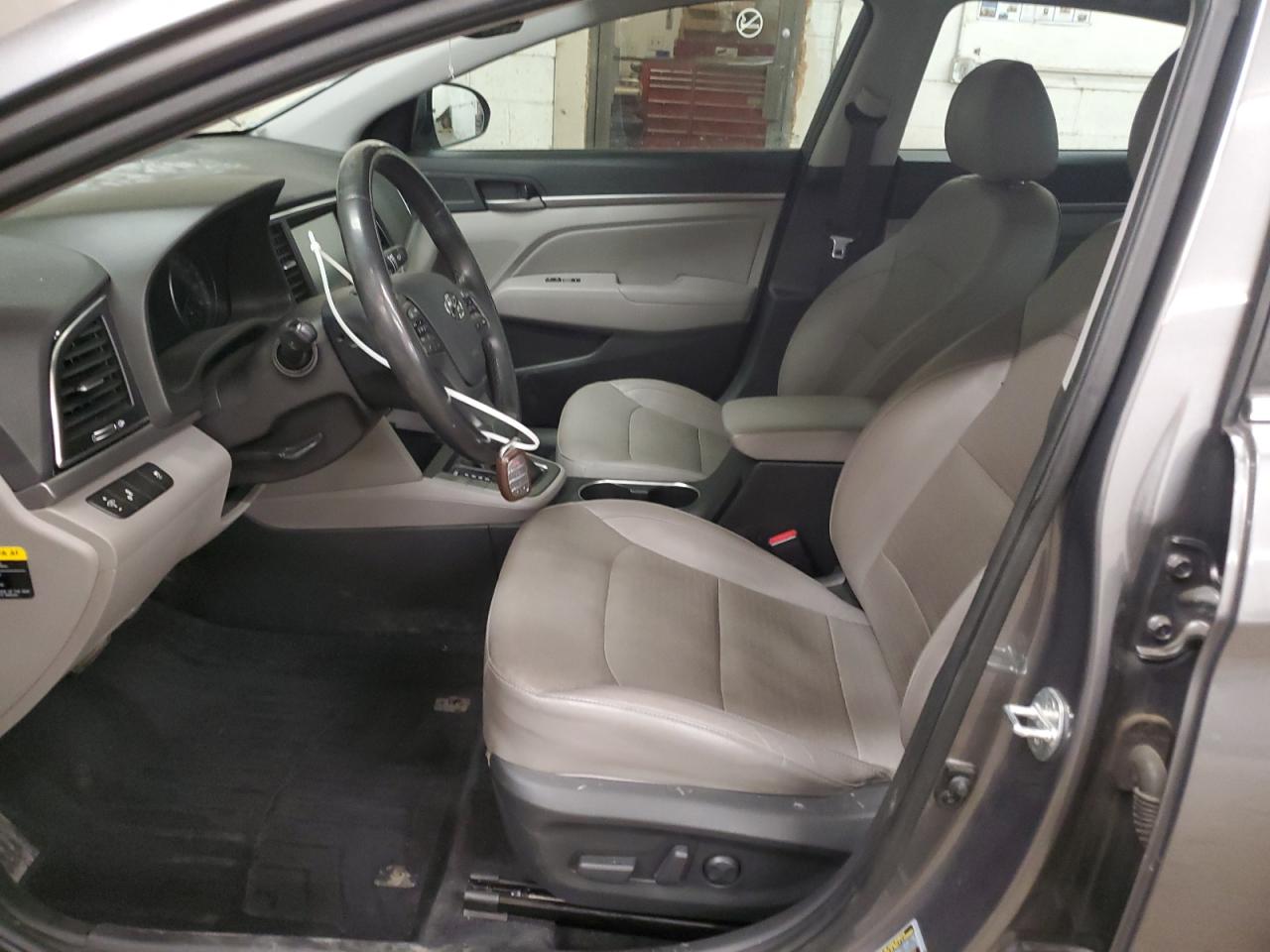 2018 Hyundai Elantra - Image 7