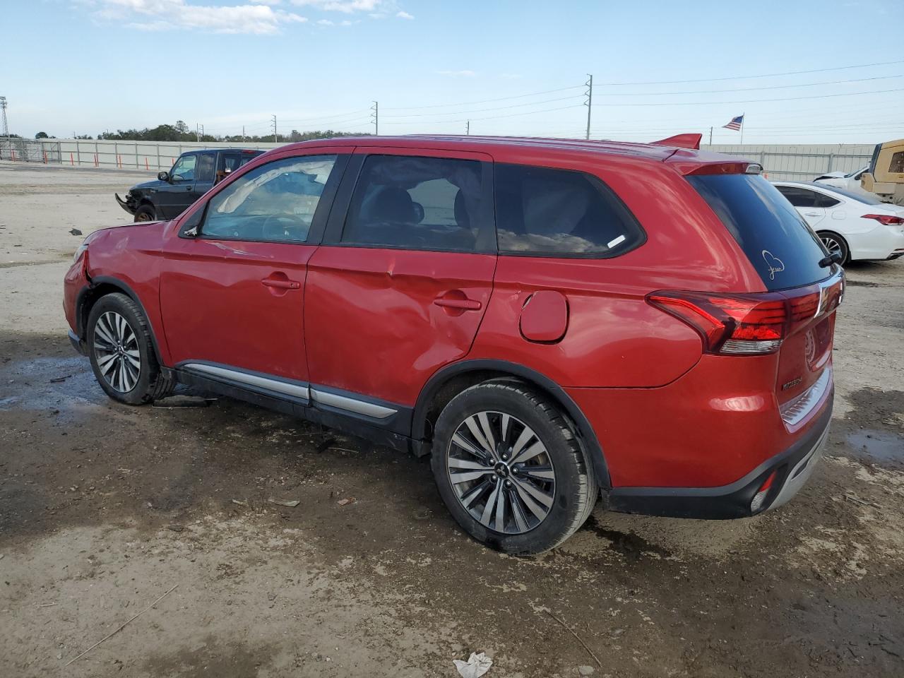 2019 Mitsubishi Outlander - Image 2